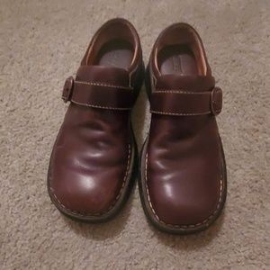 Size 8.5 Born slide on loafers